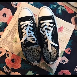 Super cute Converse!